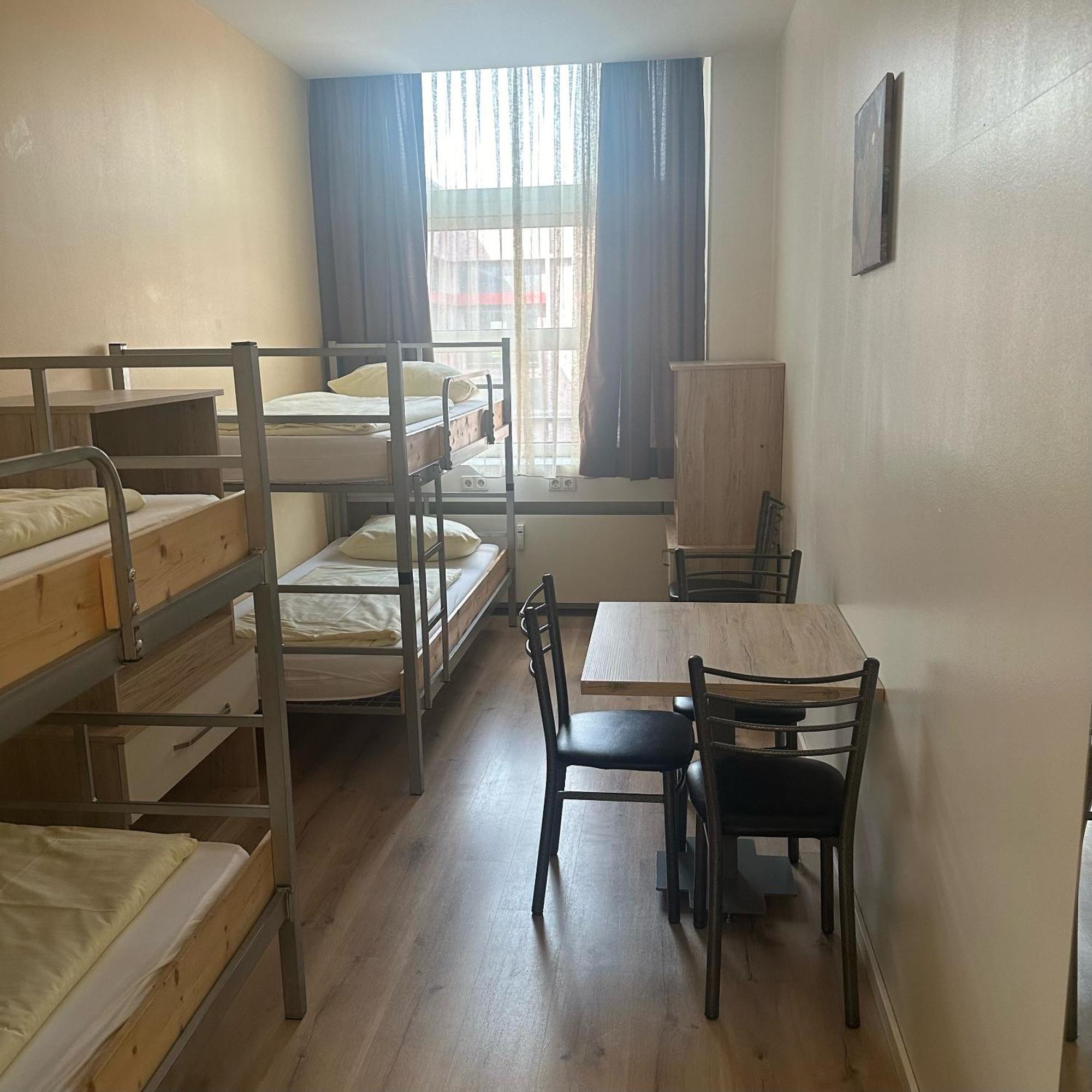 Low Budget Hostel — Photos 1